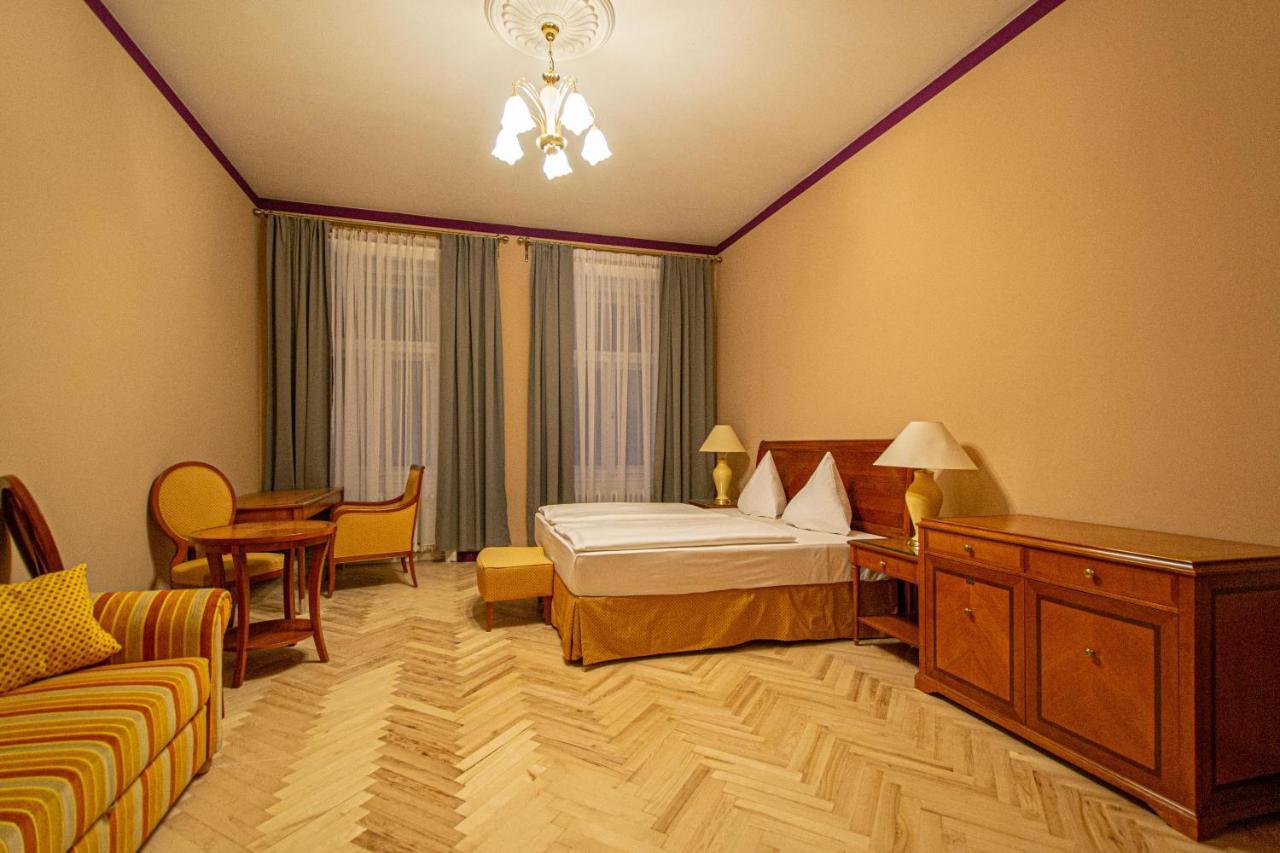 Appartamento 4 Bedrooms 130m2 At The Main Square Praga