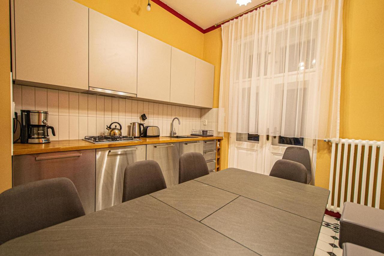4 Bedrooms 130m2 At The Main Square Praga